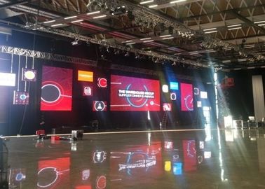 3.91mm 광고 단계 LED 스크린 풀 컬러 >100000 시간 수명을 투구하십시오